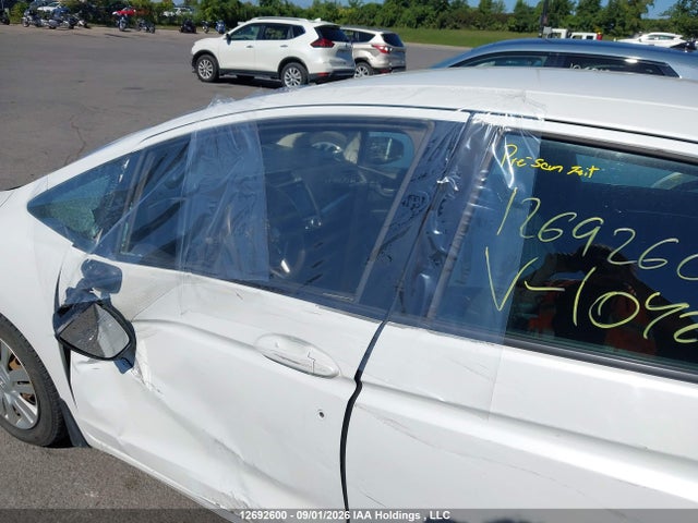 2015 Honda FIT LX — фото 19