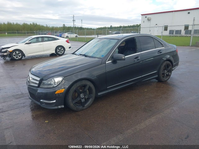صورة 2 لـ 2013 Mercedes-BENZ C 300 4MATIC
