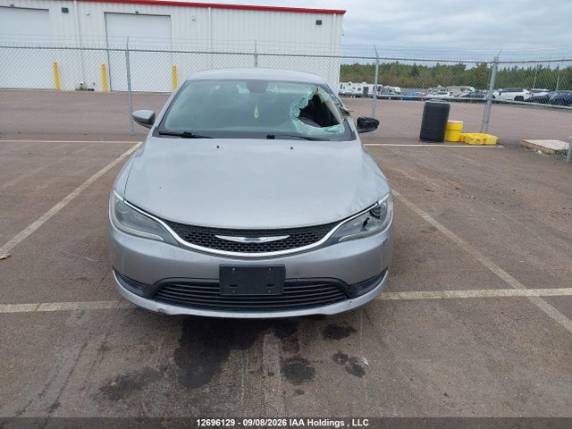 2016 Chrysler 200 LX — фото 12