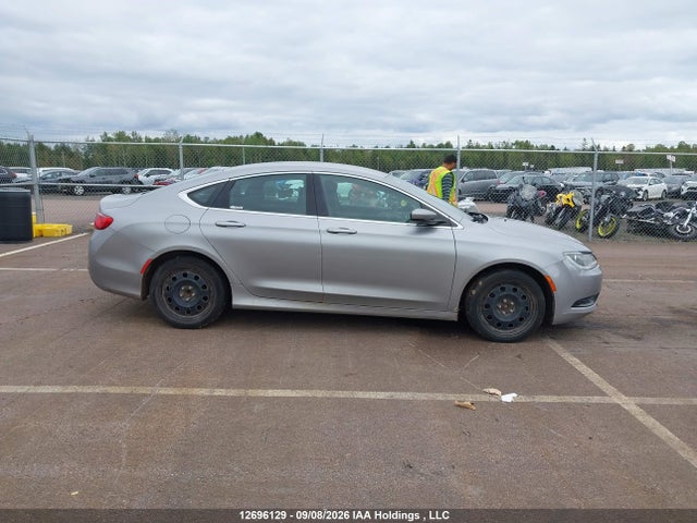 2016 Chrysler 200 LX — фото 13