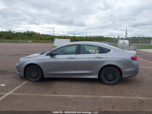 2016 Chrysler 200 LX — фото 14