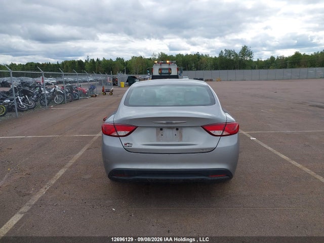 2016 Chrysler 200 LX — фото 16