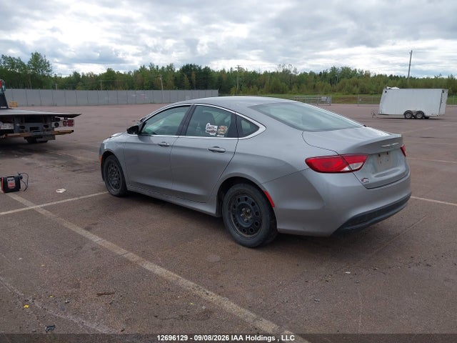 2016 Chrysler 200 LX — фото 3