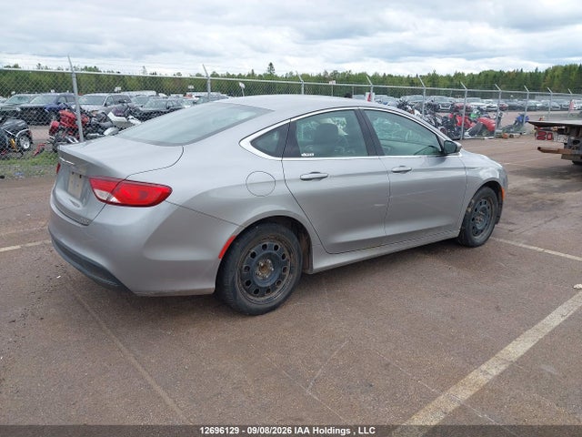 2016 Chrysler 200 LX — фото 4