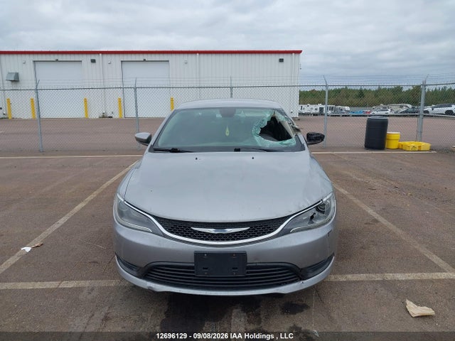 2016 Chrysler 200 LX — фото 6