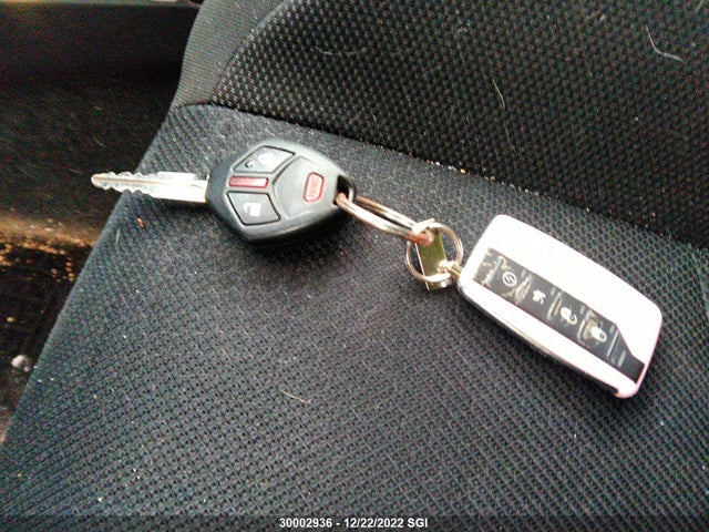 JA4AJ3AU9CZ602880 Mitsubishi RVR SE