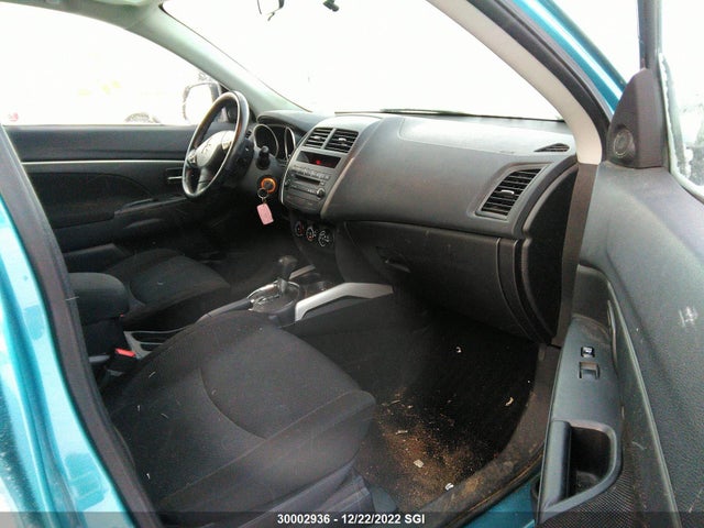 JA4AJ3AU9CZ602880 Mitsubishi RVR SE