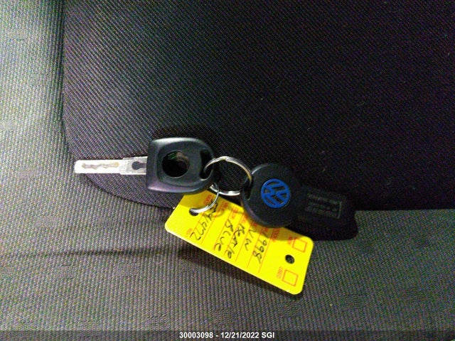Volkswagen New Beetle 1998 3VWBB61C4WM033293 Image 3