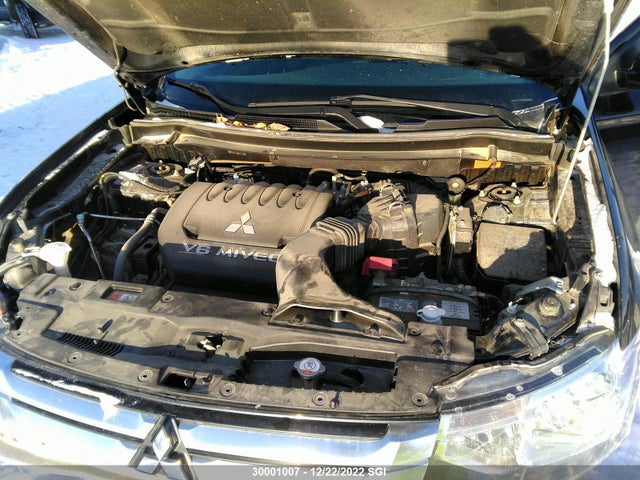 JA4JZ3AX9FZ602255 Mitsubishi Outlander Se