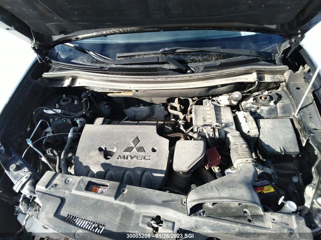 JA4AZ2A39FZ600593 Mitsubishi Outlander Es