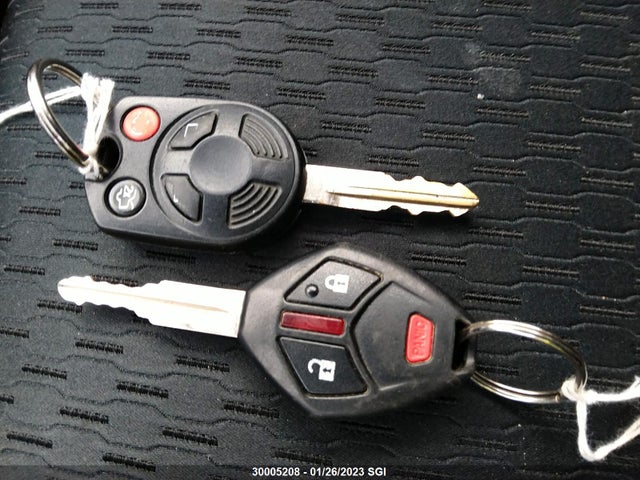 JA4AZ2A39FZ600593 Mitsubishi Outlander Es
