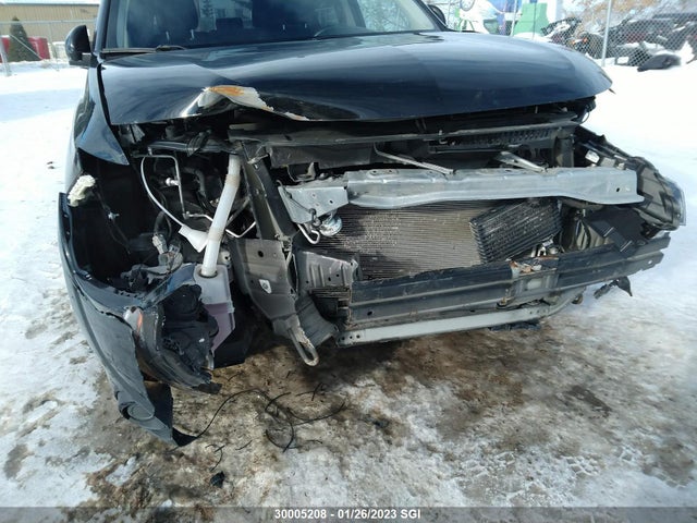 JA4AZ2A39FZ600593 Mitsubishi Outlander Es