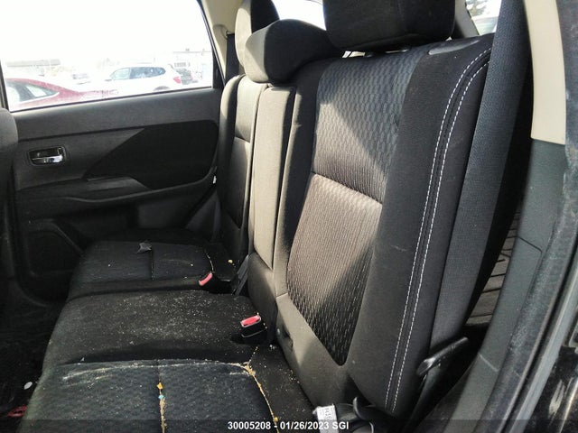 JA4AZ2A39FZ600593 Mitsubishi Outlander Es