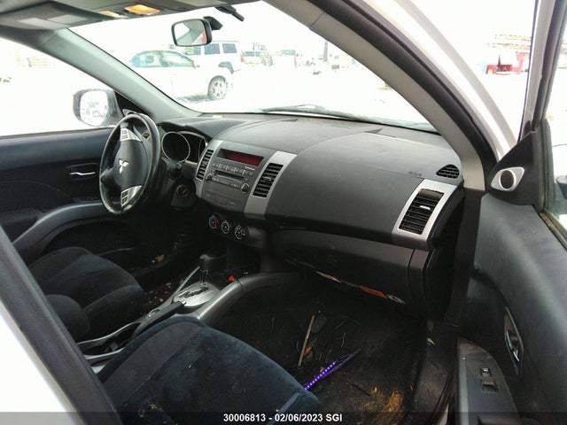 JA4JT3AX3BU611512 Mitsubishi Outlander Se