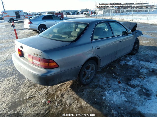 JT8BF28GXW0104846 Lexus ES 300