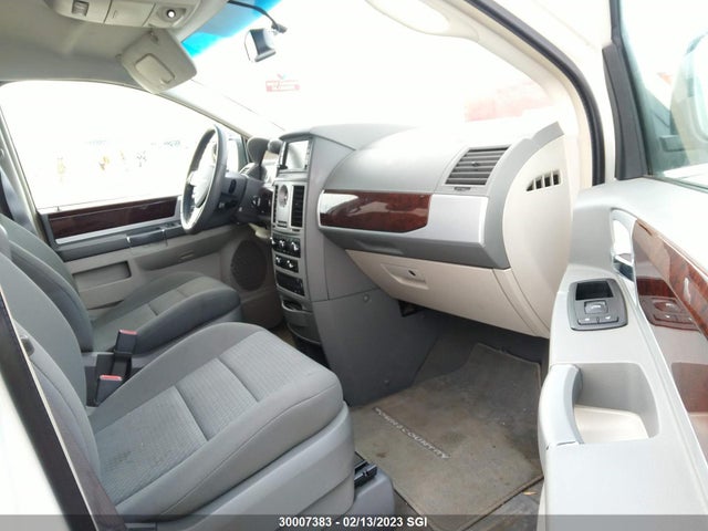 2A4RR5DX3AR163616 Chrysler Town & Country Touring