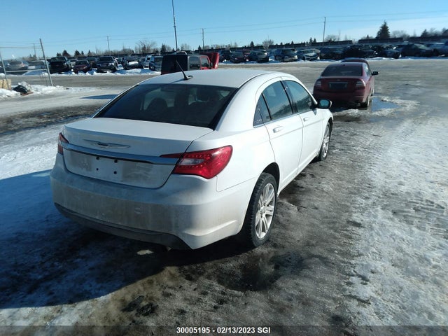 1C3CCBAB0DN617038 Chrysler 200 LX
