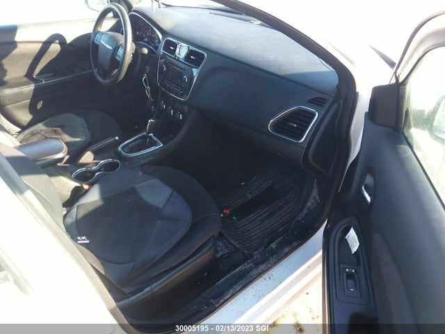 1C3CCBAB0DN617038 Chrysler 200 LX