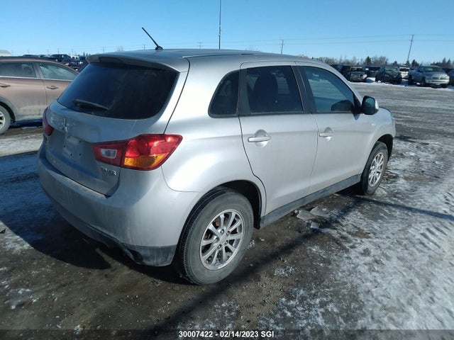 4A4AJ3AU2DE605689 Mitsubishi RVR SE