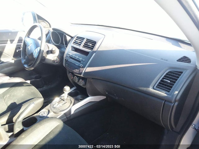 4A4AJ3AU2DE605689 Mitsubishi RVR SE