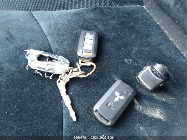 JA4JT3AX0CU603949 Mitsubishi Outlander Se
