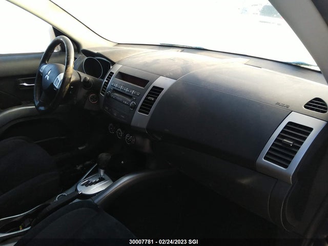 JA4JT3AX0CU603949 Mitsubishi Outlander Se