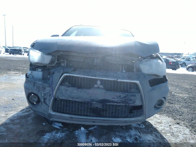 JA4JT3AX3CU601919 Mitsubishi Outlander Se