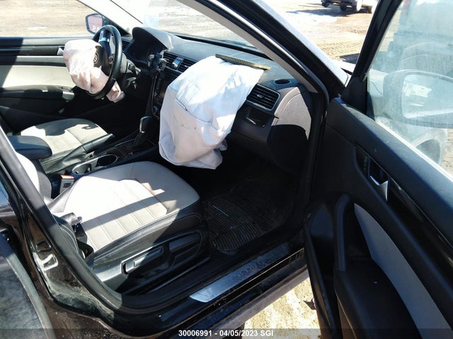 1VWBS7A35FC077049 Volkswagen PASSAT SE