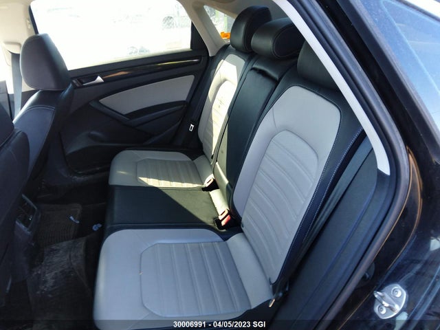1VWBS7A35FC077049 Volkswagen PASSAT SE