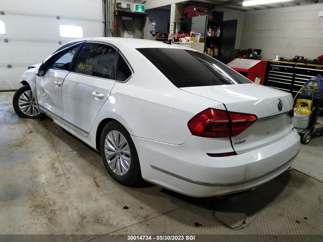 1VWBS7A3XGC040371 Volkswagen PASSAT SE