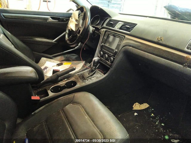 1VWBS7A3XGC040371 Volkswagen PASSAT SE