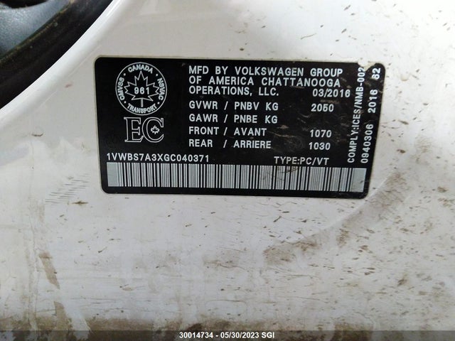 1VWBS7A3XGC040371 Volkswagen PASSAT SE