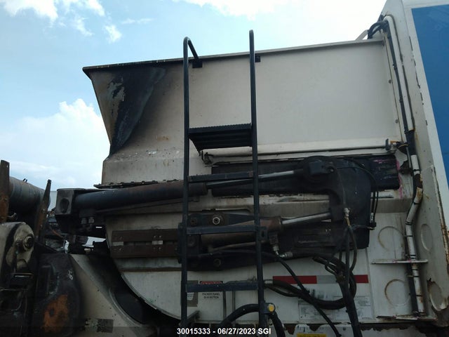 Peterbilt 320 2014 3BPZLJ9X5EF215810 Image 3