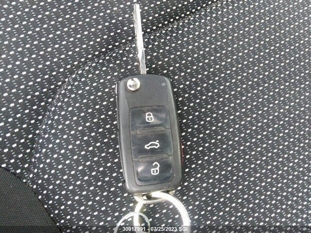 1VWAA7A37JC016454 Volkswagen Passat S/r-line