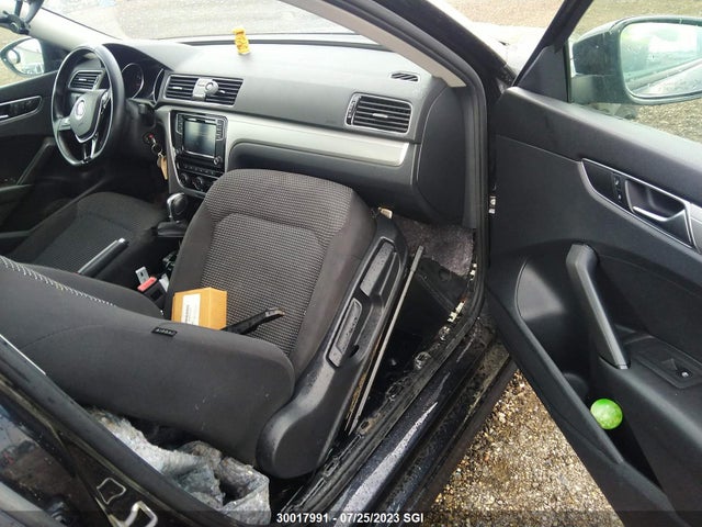 1VWAA7A37JC016454 Volkswagen Passat S/r-line