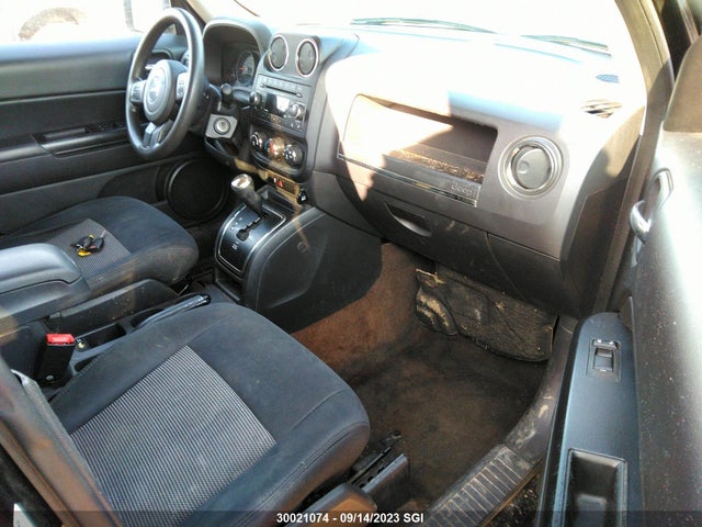 1C4NJRAB1ED805206 Jeep Patriot North