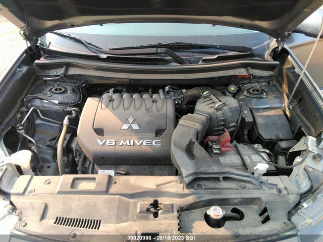 JA4JZ3AXXJZ603293 Mitsubishi Outlander Se