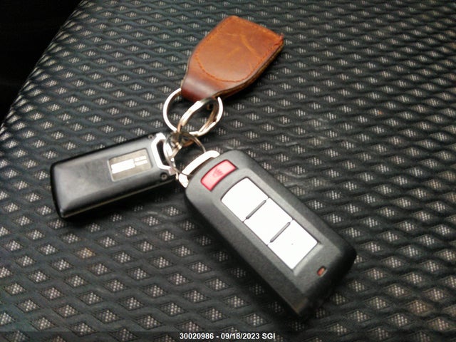 JA4JZ3AXXJZ603293 Mitsubishi Outlander Se