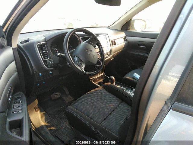 JA4JZ3AXXJZ603293 Mitsubishi Outlander Se
