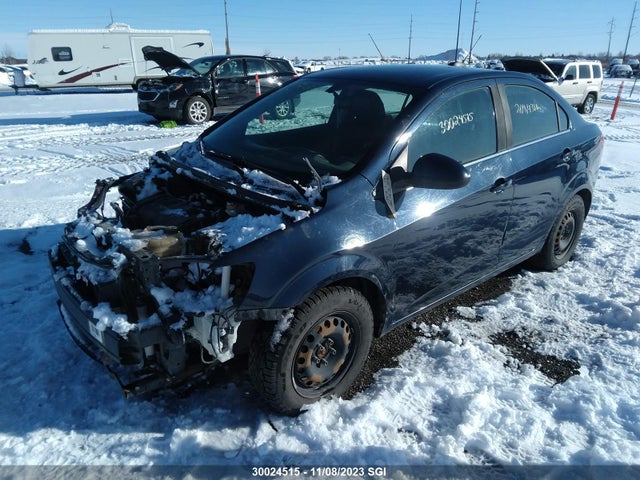 Chevrolet SONIC LT 2015 1G1JC5SH1F4174276 Image 2