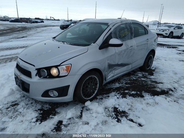 Chevrolet SONIC LT 2015 1G1JC5SHXF4151871 Image 2