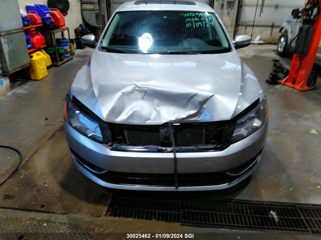 1VWBS7A33EC094818 Volkswagen PASSAT SE