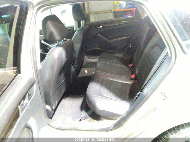 1VWBS7A33EC094818 Volkswagen PASSAT SE