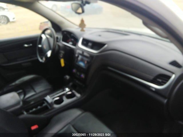 30025065 :رقم المزاد ، 1GNKVHKD2FJ251136 vin ، 2015 Chevrolet Traverse Lt مزاد بيع