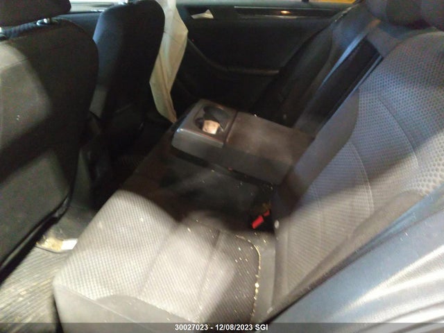 3VWD67AJ6GM317138 Volkswagen JETTA SE
