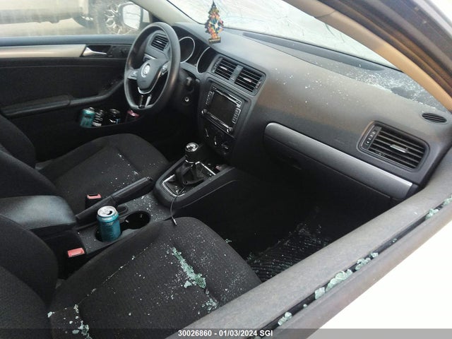3VW1K7AJ4FM203586 Volkswagen JETTA S