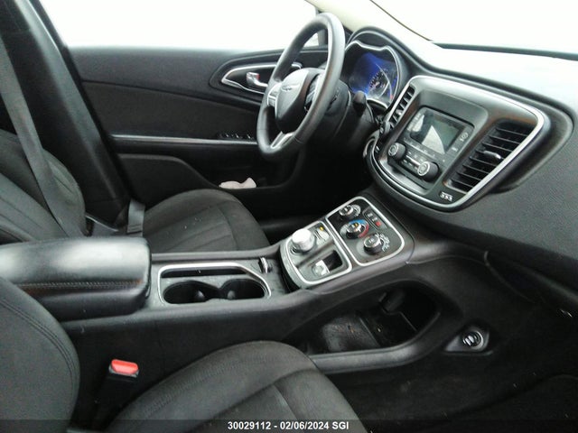 1C3CCCFB3FN717703 Chrysler 200 LX
