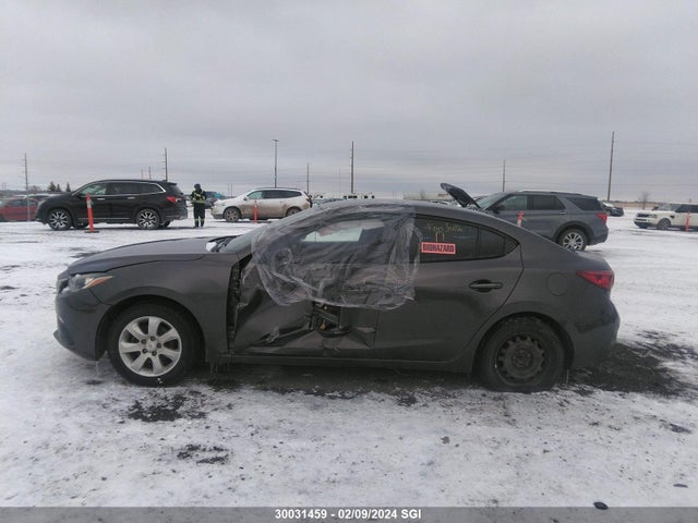 3MZBM1U7XEM102823 Mazda 3 SPORT