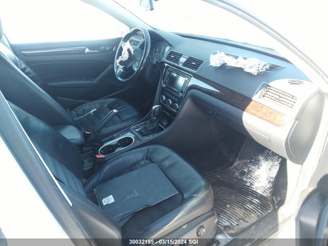 1VWCS7A32FC073299 Volkswagen PASSAT SEL