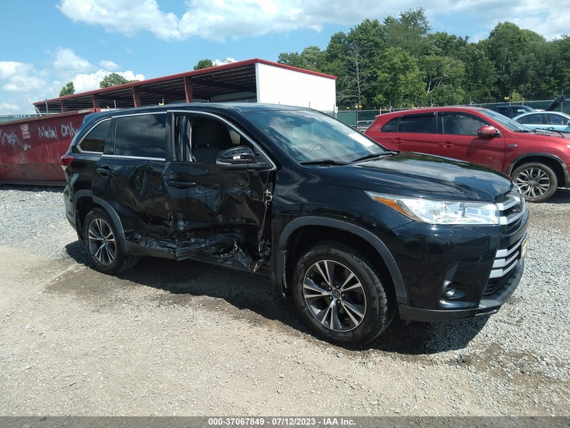 2019 Toyota Highlander at WV Shady Spring, IAAI lot 37067849